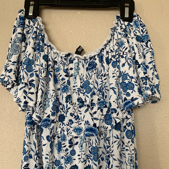 ✨Sale✨H&M shoulder off maxi dress - Picture 9 of 9